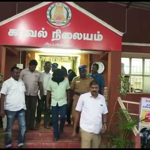 சினிமாவை விஞ்சிய கார் சேஸிங்! போலீஸ் - கடத்தல் கும்பல் இடையே இரவில் நடந்த துப்பாக்கிச் சூடு