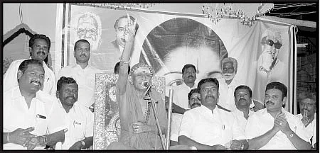 மிஸ்டர் கழுகு: அ.தி.மு.க-வுக்கு 19 தொகுதிகள் அபாயம்!