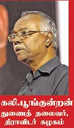 நாற்காலியில் சுப்பிரமணியன் சுவாமி... தரையில் பொன்.ராதாகிருஷ்ணன்