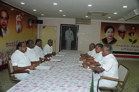 தொகுதிப் பங்கீட்டு குழுவை அமைத்தார் ஜெயலலிதா!