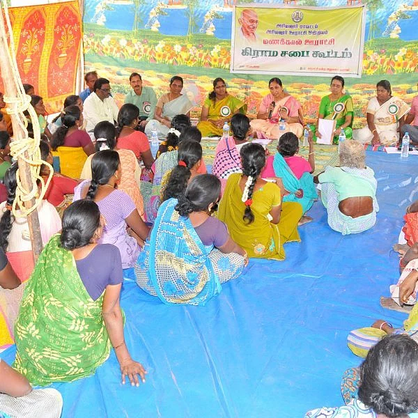 `தேர்தலை நடத்துங்க; இல்ல கிராமத்தில் அமைச்சர்கள் குடியிருங்க'- கிராம சபைக் கூட்டத்தில் மக்கள் ஆவேசம்