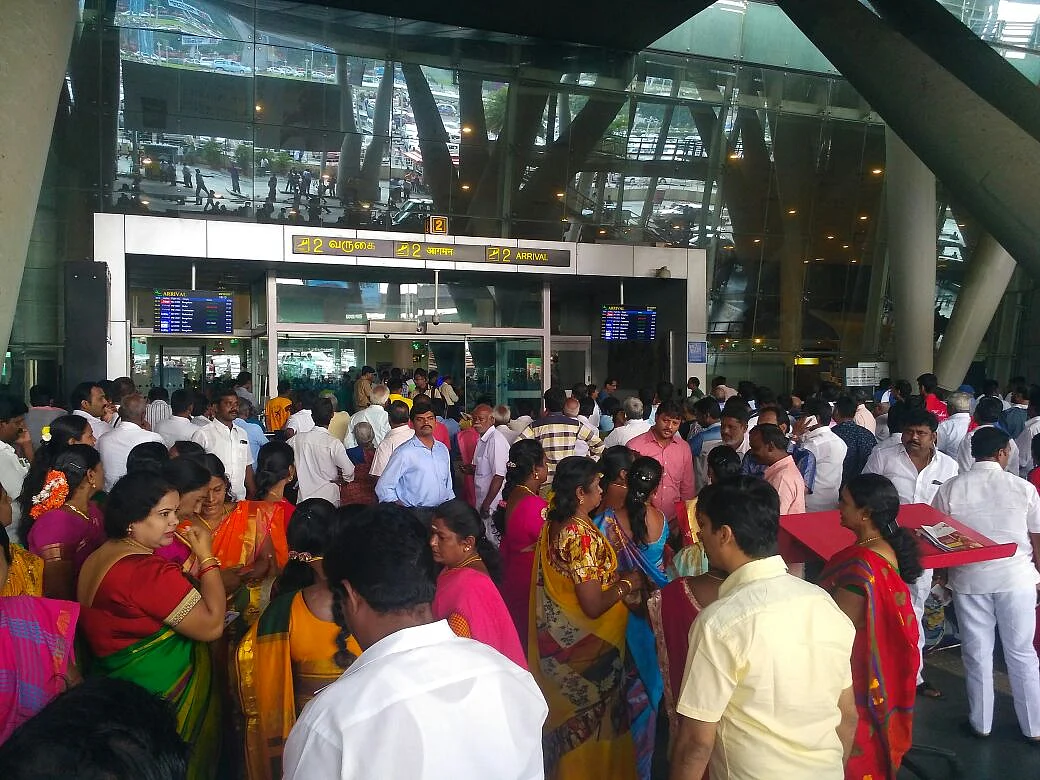 ’ஜான்சி ராணியே..!’ - கனிமொழியை வரவேற்கும் அடடே போஸ்டர்கள்