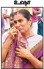 புகார் சொன்னால் நிர்வாண குளியல்!