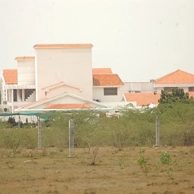 'ஜெயலலிதாவின் சிறுதாவூர் பங்களாவிற்கு கன்ட்டெய்னர் மூலம் போனது பணம்தான்'!