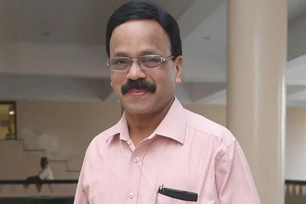 "நடிகர்கள் சம்பளத்தைக் குறைக்க முயற்சிக்காமல், இந்த சாதாரணப் பிரச்னைக்கு போராடுகிறார்கள்!" - சினிமா ஸ்டிரைக் அப்டேட்