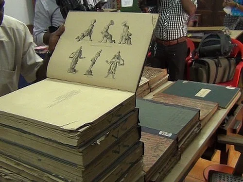 தஞ்சாவூர் கலெக்டர் அலுவலகத்தில் 150 ஆண்டு பழமையான புத்தகம், ஆவணங்கள் கண்டெடுப்பு (படங்கள்)