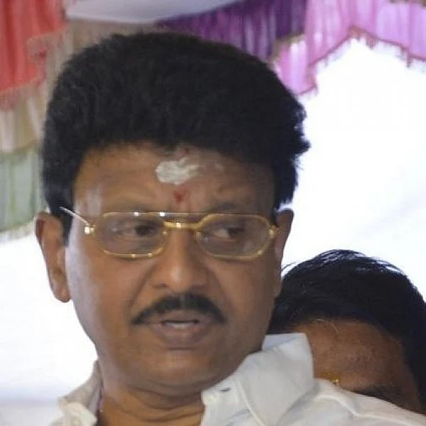 எடப்பாடி பழனிசாமிக்கும் திவாகரனுக்கும் கடுகடு மோதல்! - பரபர பின்னணி