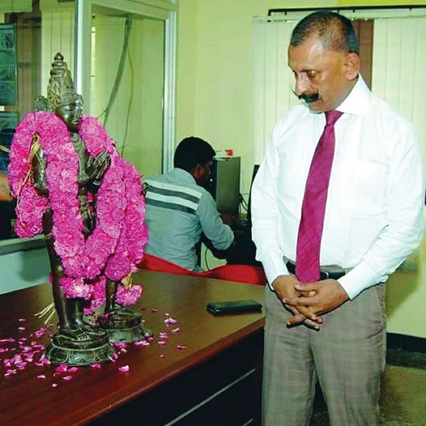 நாரதர் உலா - ராஜராஜ சோழன் சிலை... தஞ்சையில் மட்டும்தானா?