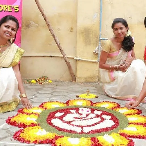ஆயிரம் பண்டிகைகளுடன் மொபைல் 'ஆப்'! சுற்றுலாப் பயணிகளைக் கவர கேரள அரசு ஏற்பாடு