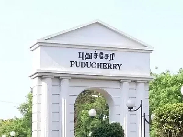 புதுச்சேரி: முகக்கவசம்; அபராதம்..! - போலீஸும் நகராட்சியும் வசூலித்த தொகை எவ்வளவு தெரியுமா?