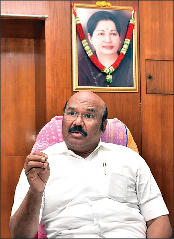 “அரசியலில் ரஜினி நிலைத்திருக்க முடியாது!”