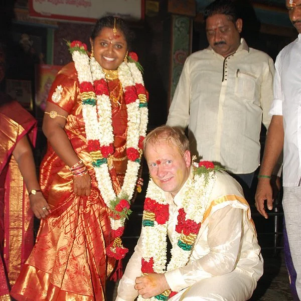 செக் குடியரசு மணமகனுக்கும், விருத்தாசல பெண்ணுக்கும் திருமணம்..! இந்து முறைப்படி நடந்தது