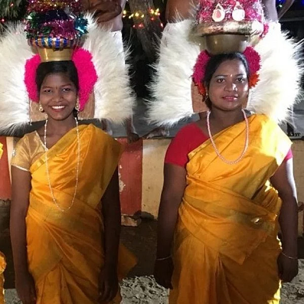 ``முழங்கால் அளவுக்குக் கட்டை கட்டி அதுல நின்னு ஆடணும்'' - பொய்க்கால் குதிரை ஆடும் குடும்பம்!