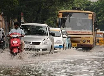 கனமழை எதிரொலி: சென்னையில் போக்குவரத்து நெரிசல்!