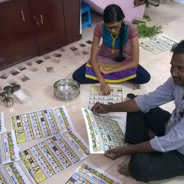 மூலிகை நாள்காட்டி வழங்கி அசத்தும் ஓவியர்..!