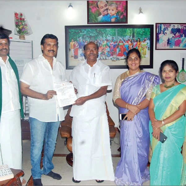 இப்போது ரஞ்சித்... அடுத்து யார்? - பா.ம.க வளைக்கும் நடிகர்கள்
