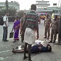 போதையில் மயங்கி கிடந்த பெண்: பாதை மாறும் தமிழகம்!