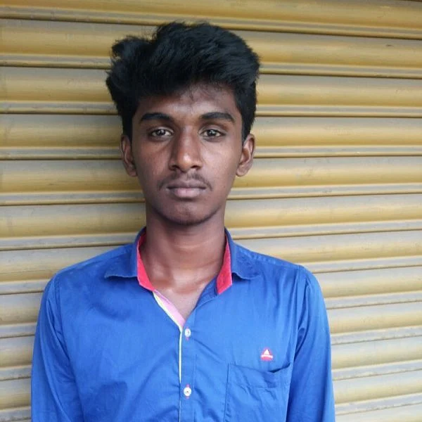 கேரளாவில் நீட் தேர்வு மையம்! உதவிக்காகக் காத்திருக்கும் ராசிபுரம் மாணவர்