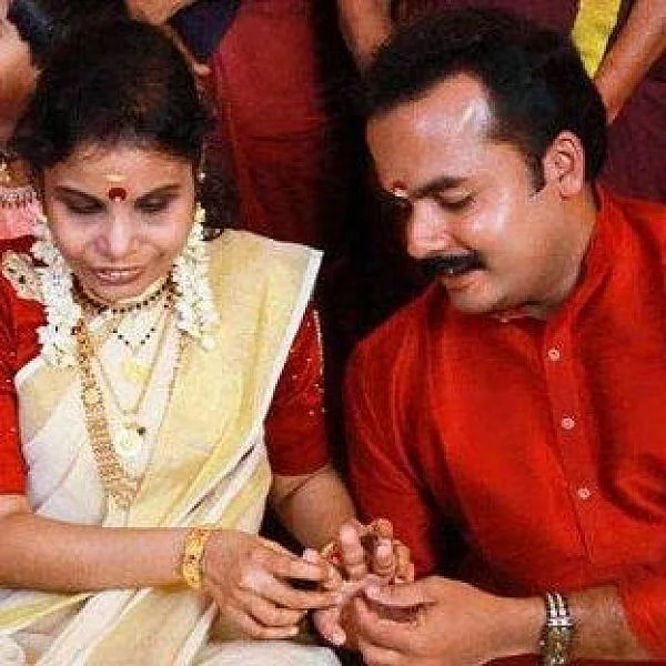 `நீ கடவுளின் மகள்; உனக்கு எந்தக் குறையும் வராது' - வைக்கம் விஜயலட்சுமியை நெகிழவைத்த யேசுதாஸ் #VikatanExclusive