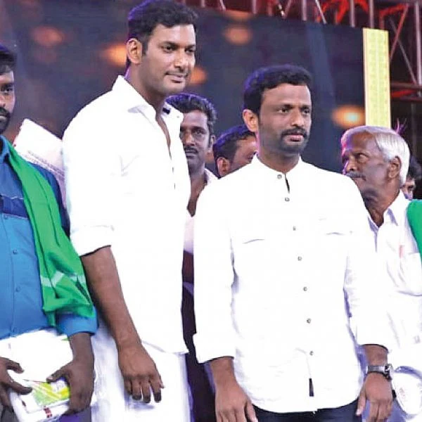 விவசாயிகளைச் சிறப்பித்த விஷால்!