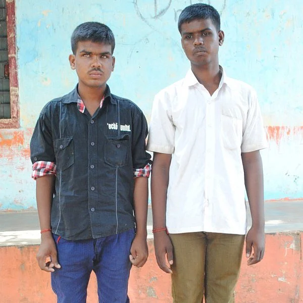 `சாதிக்க நினைச்ச எங்களுக்கு சாதிச் சான்றிதழ் தடையாக இருக்கு'-கலங்கும் மாற்றுத்திறனாளி சகோதரர்கள்