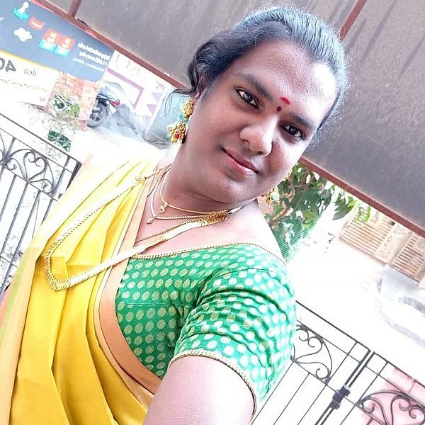 ''அம்மாவுக்கு நான் யாருனு தெரியும்... ஆனா என்கிட்ட ஒரு வார்த்தை கேட்டதில்லை'' - திருநங்கை ஸ்வேதா