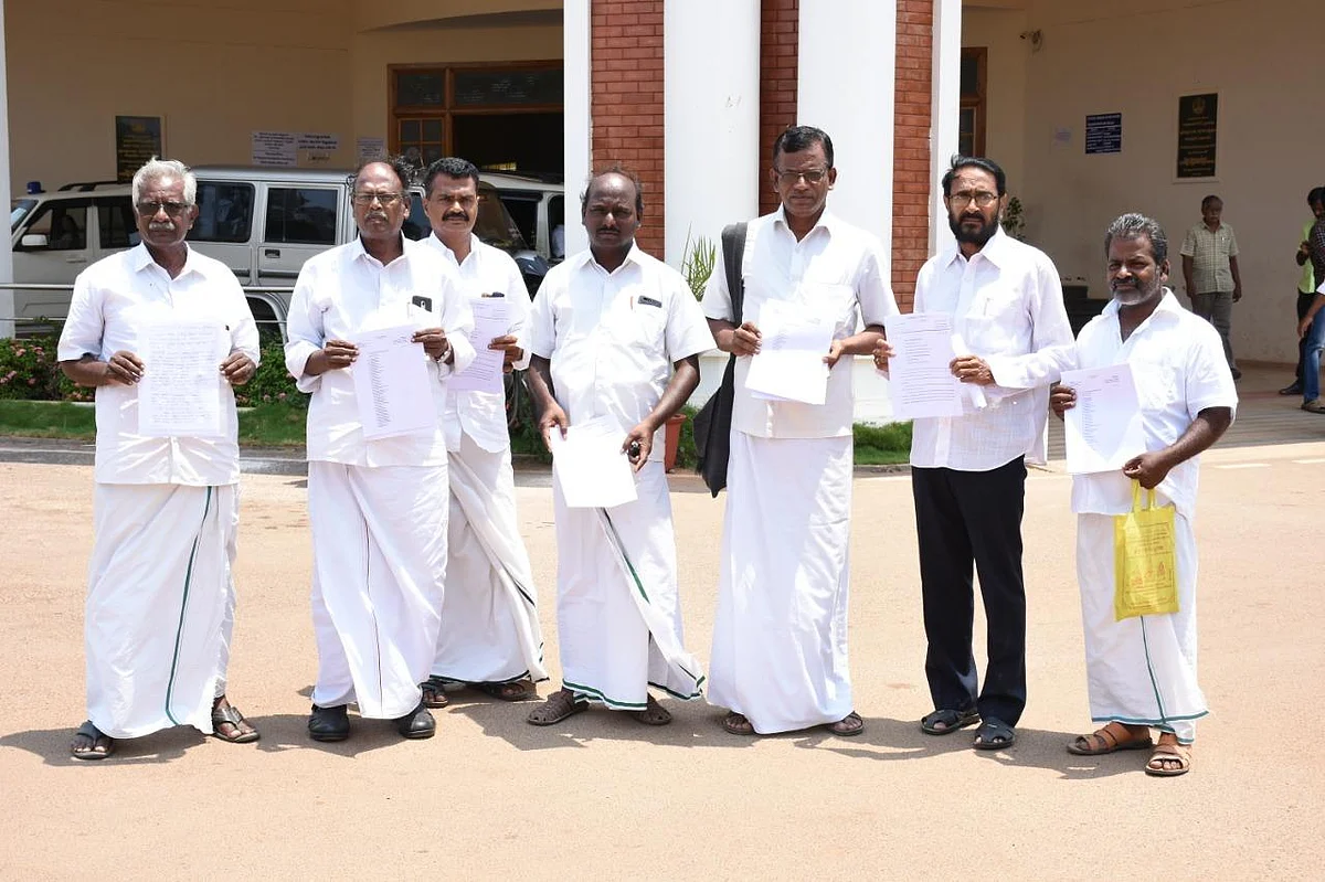 `கரும்பைப் போல் சக்கையாகக் கசங்கி கஷ்டப்படுகிறோம்!' - கண்கலங்கும் விவசாயிகள்