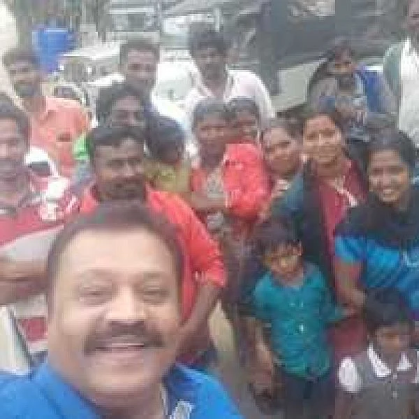 ஆறுதல் கூறச்சென்ற இடத்தில் செல்ஃபி எடுத்து சர்ச்சைக்குள்ளான சுரேஷ்கோபி!