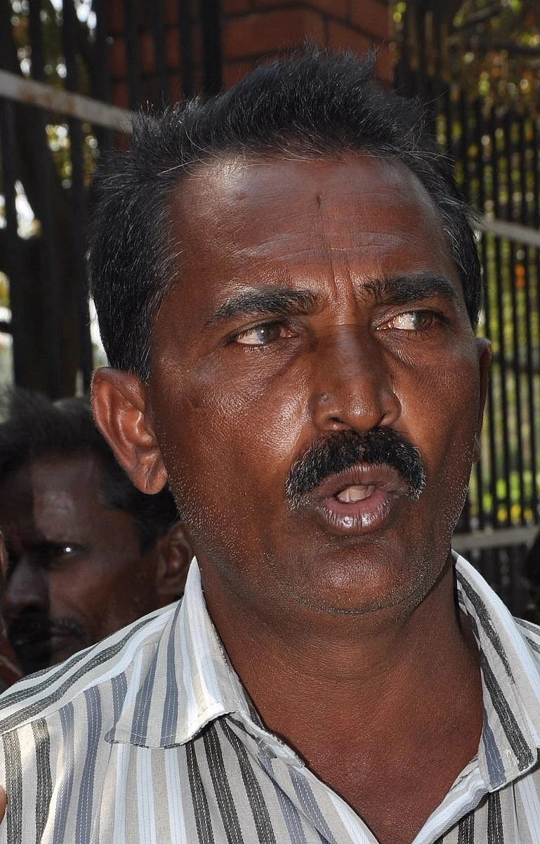 சாதிப் பெயரைச் சொல்லித் திட்டுகிறார்கள்..! சேலம் ஆட்சியரிடம் புகார்