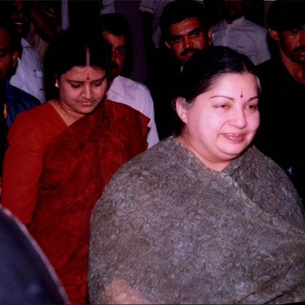 ''சட்டவிரோதமாக ஜெயலலிதா அடைத்து வைக்கப்பட்டாரா?”- சசிகலா வீழ்ந்த கதை - அத்தியாயம் 9
