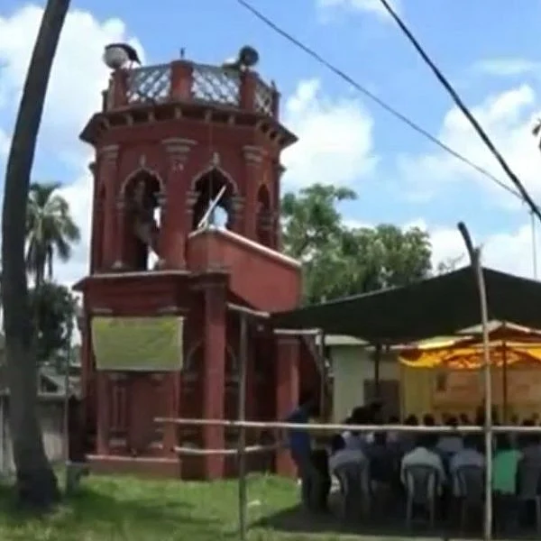 நெடுஞ்சாலை விரிவாக்கம் - 100 ஆண்டுகள் பழைமையான மசூதிக் கட்டடத்தை நகர்த்தும் அஸ்ஸாம் பொறியாளர்கள்!