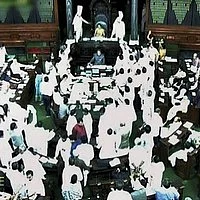 எதிர்க்கட்சிகள் தொடர் அமளி: நாடாளுமன்றம் ஒத்திவைப்பு!