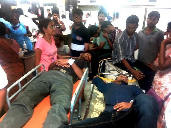 உண்ணாவிரதம் இருந்த மாணவர்கள் மயக்கம்: புதுச்சேரியில் பதற்றம்!