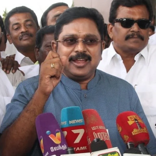 `இருட்டில் தனியாகப் போக பயந்தவர்கள்தான் கூட்டணி வைத்துள்ளனர்!' -அ.தி.மு.க வை விளாசிய தினகரன்