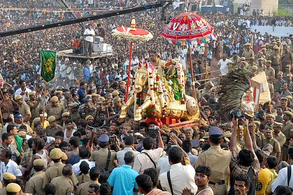 அழகர் ஆற்றில் இறங்குவது ஏன்? 10 நாள் விழாவின் சுவாரஸ்யக் கதை!