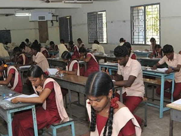 `10-வகுப்பில் நல்ல மார்க் போடணுமா?' -மாணவர்களை மிரட்டும் தனியார் பள்ளிகள்