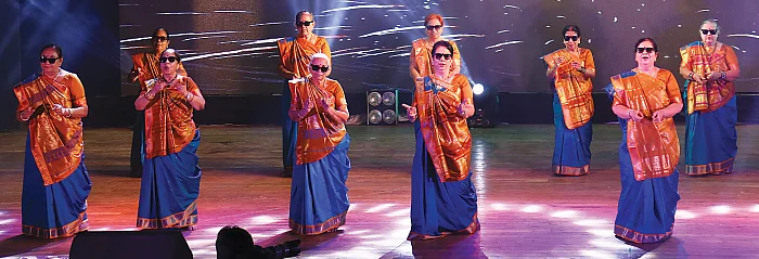 பாலிவுட் டான்ஸ் ஆடும் பலே பலே பாட்டிகள்!