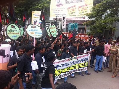 இரட்டை டம்ளர் முறை ஒழிக்க நடவடிக்கை எடுக்காத கோவை கலெக்டருக்கு எதிராக போராட்டம்