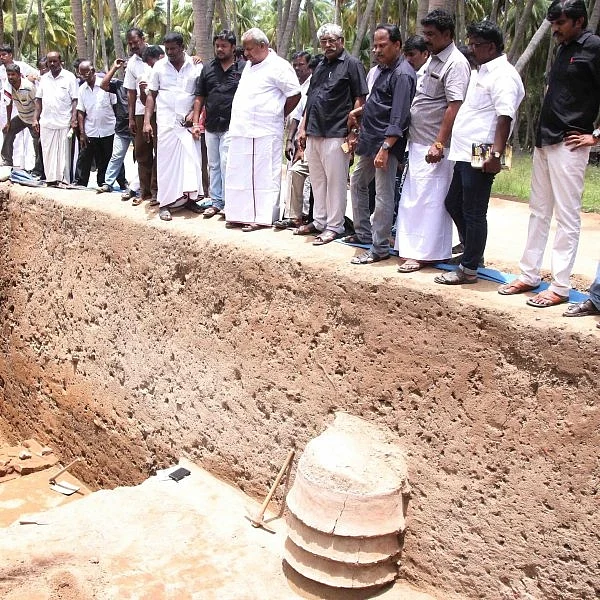 தமிழகத்தை கிரிஜா வைத்தியநாதன், குருமூர்த்தி ஆகியோர் ஆள்கின்றனர்..! சுப.வீரபாண்டியன் குற்றச்சாட்டு