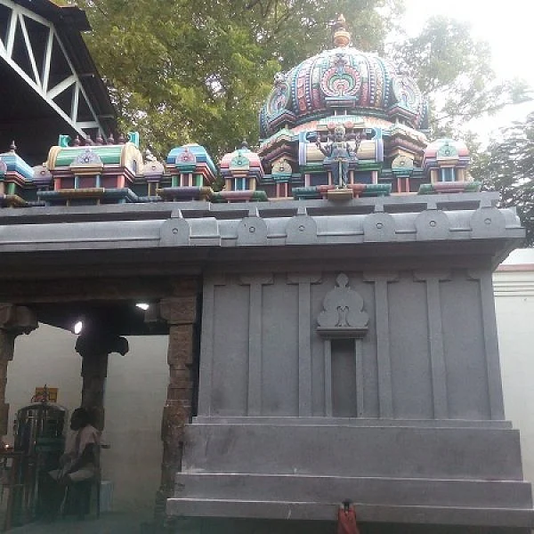 சனி தோஷம் நீக்கும் பழநி திருஆவினன்குடி சனீஸ்வரன் கோயில்!