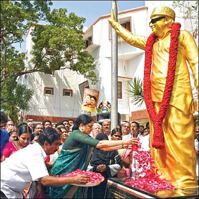தோட்டத்துக்குள் புகுந்த கார்டன்!