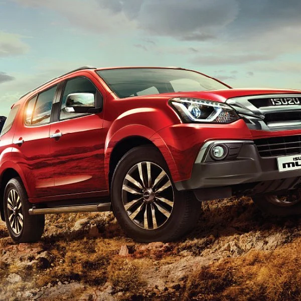 களமிறங்கியது இசுஸூ MU-X எஸ்யூவியின் பேஸ்லிஃப்ட் மாடல்!