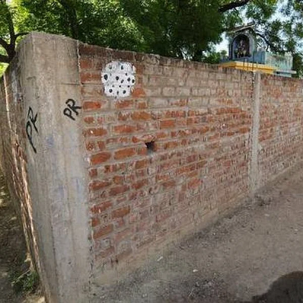 சர்ச்சைக்குரிய சுவர் இடிக்கும்பணி தொடங்கியது! முடிவுக்கு வந்தது சந்தையூர் மக்கள் போராட்டம்