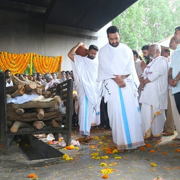 `நேரம் சரியில்லையின்னு ஜோசியர் சொன்னார்!' - மரணத்துக்கு முன் ஊழியர்களிடம் ஹரிகிருஷ்ணா பேசிய வார்த்தை