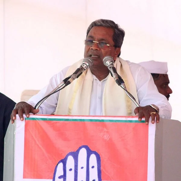 "விவசாயிகள் வருவாய் இரட்டிப்பாகியதா?" - மோடிக்கு சித்தராமையா கேள்வி
