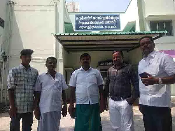 நிறைமாத கர்ப்பிணிக்கு ரத்தம் கொடுக்க ரமலான் நோன்பை முடித்துக்கொண்ட கரூர் சகோதரர்கள்! - குவியும் பாராட்டுகள்