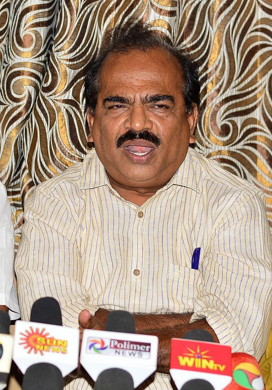 `தமிழ்நாட்டில் தாமரை மலரும் என்பது மனநோயாளியின் புலம்பல்!' - நாஞ்சில் சம்பத்