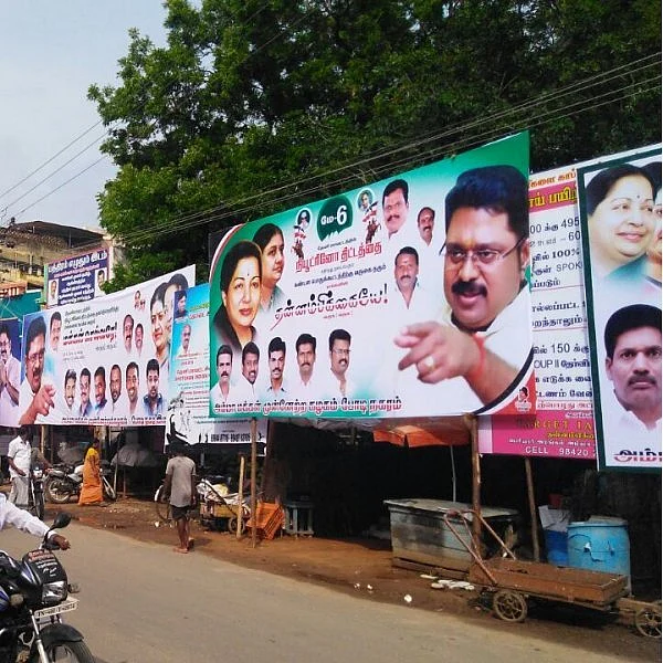 `ஓ.பி.எஸ் சொல்வதைக் கேட்டு இப்படி செய்கிறார் கலெக்டர்’ – கொதிக்கும் டிடிவி ஆதரவாளர்கள்..!