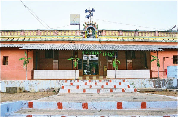 பக்தர்களைக் கவர்ந்திழுக்கும் காந்தமலை கந்தன்!