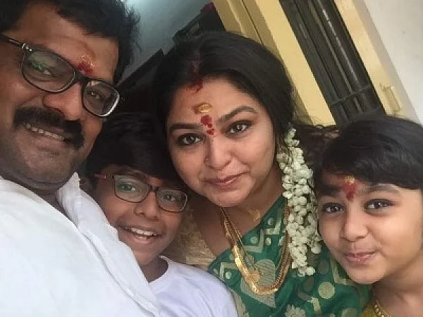 `` `டைரக்டர் கனவே வேணாம், நாலு காசு பார்க்கலாமா'னு கேட்டார்?!" - சோனியா போஸ் வெங்கட்